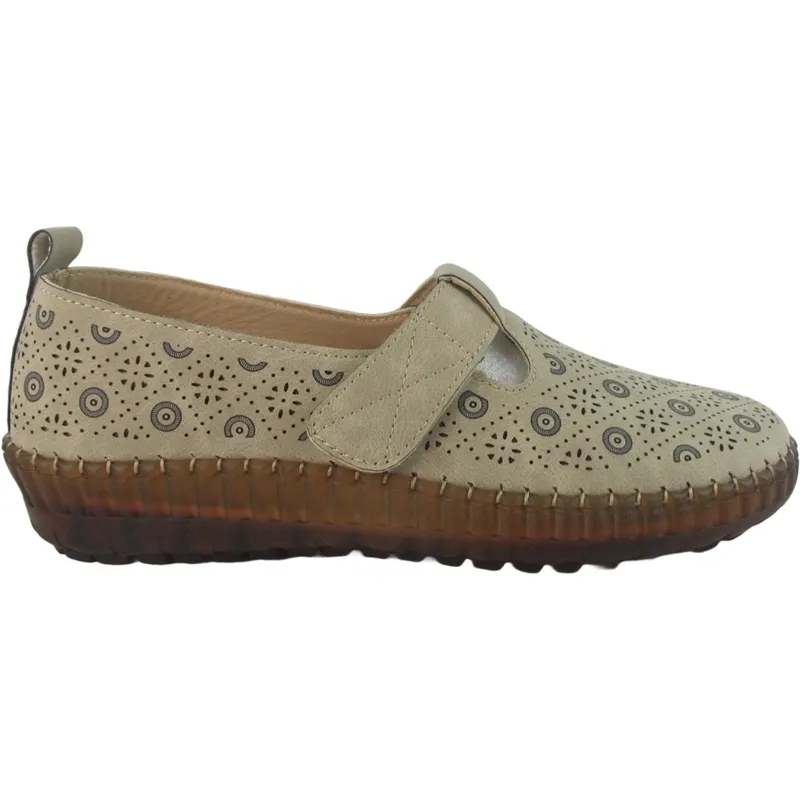 Wholesale Women’s PU Leather Strap Closure Flat Shoes – Comfortable Casual Footwear for B2B